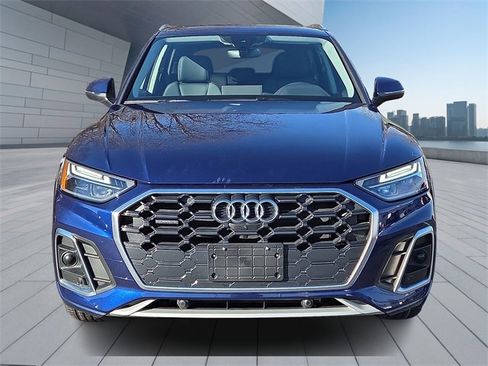 Certified 2024 Audi Q5 2.0T Premium Plus w/ Premium Plus Package image 2