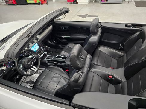 Used 2018 Ford Mustang Premium RWD image 13