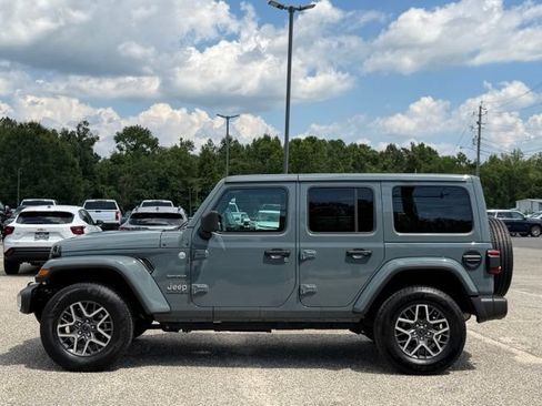 Used 2024 Jeep Wrangler Unlimited Sahara AWD/4WD image 5