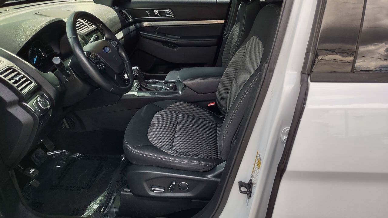 Used 2018 Ford Explorer XLT w/ Equipment Group 201A AWD/4WD image 12
