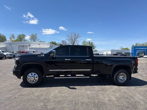 Used 2025 Chevrolet Silverado 3500 High Country w/ Technology Package AWD/4WD image 5