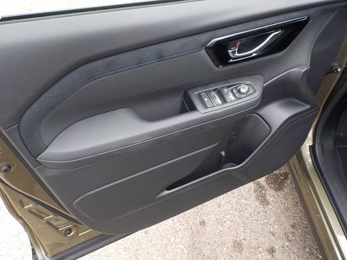 Used 2025 Subaru Forester Limited image 15