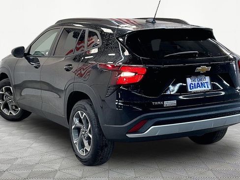 Used 2026 Chevrolet Trax LT FWD image 4