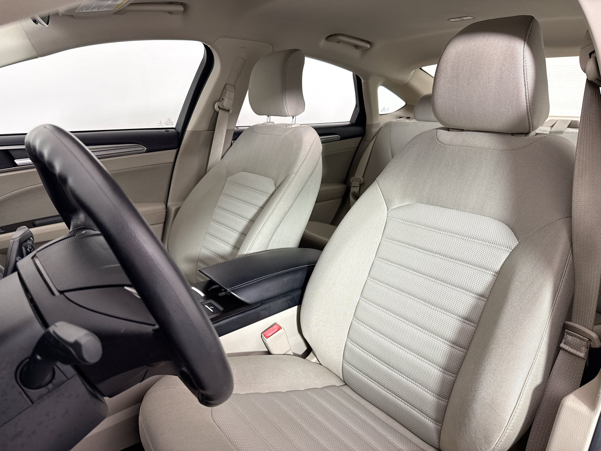 Used 2018 Ford Fusion SE FWD image 21
