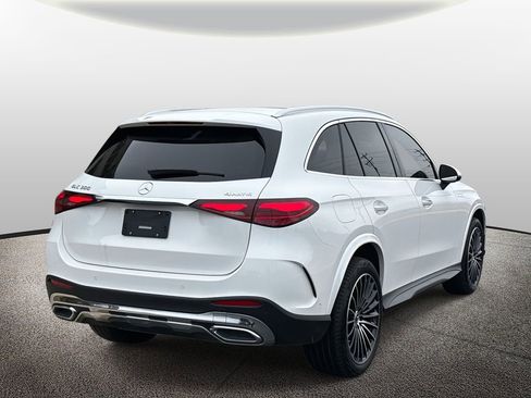 Used 2024 Mercedes-Benz GLC 300 4MATIC image 2