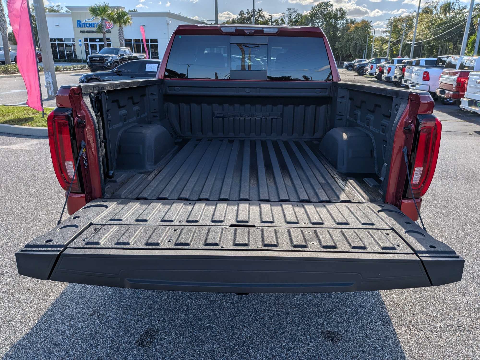 Used 2024 GMC Sierra 1500 Denali w/ Denali Reserve Package AWD/4WD image 18