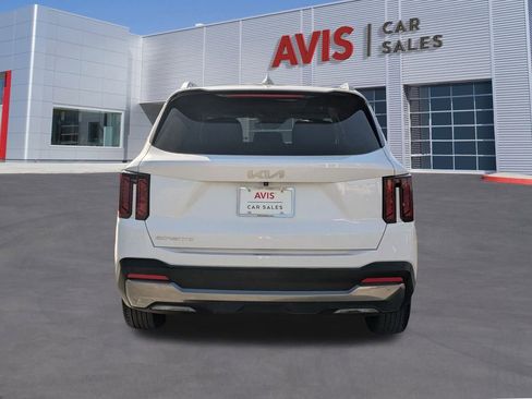 Used 2024 Kia Sorento S image 5