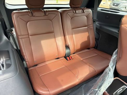 New 2026 Lincoln Aviator Reserve w/ Jet Appearance Package AWD/4WD image 16