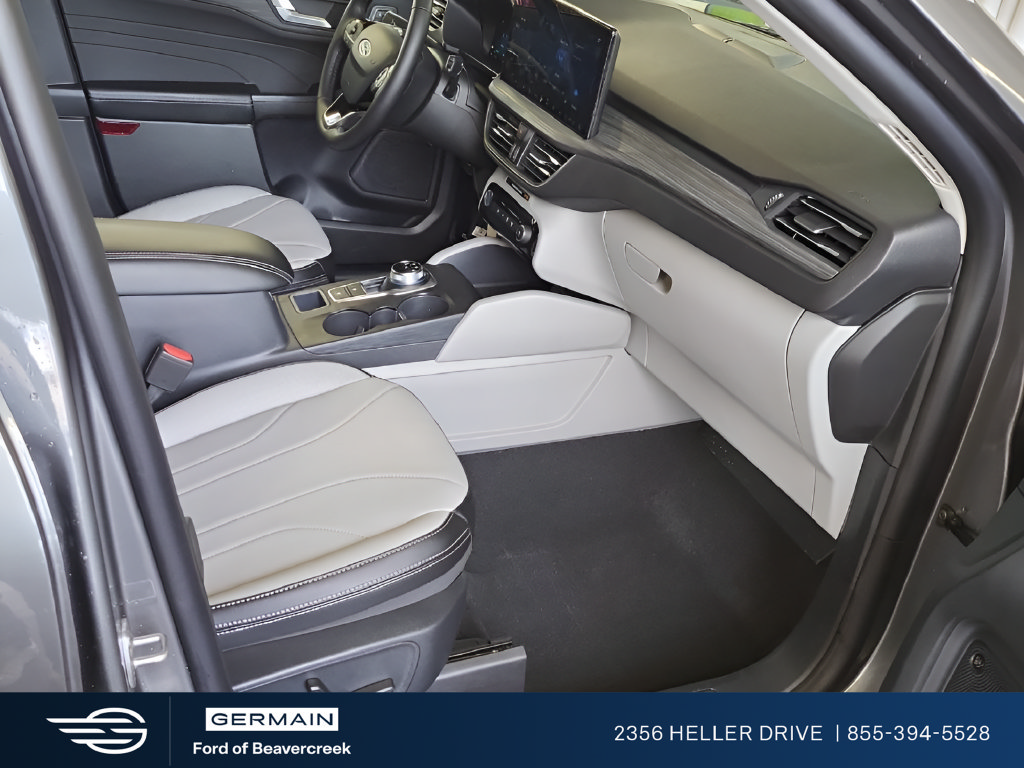 Used 2025 Ford Escape Platinum w/ Premium Technology Package AWD/4WD image 8