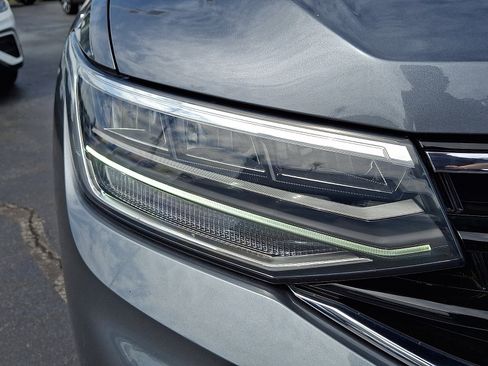 Certified 2023 Volkswagen Tiguan SE R-Line FWD image 9