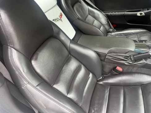 Used 2010 Chevrolet Corvette Convertible w/ 1LT RWD image 16