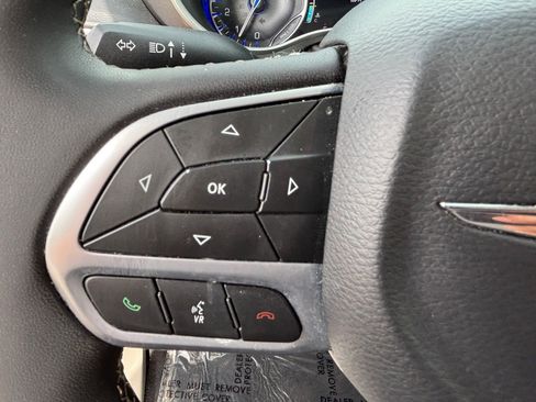 Used 2024 Chrysler Pacifica Touring-L FWD image 22