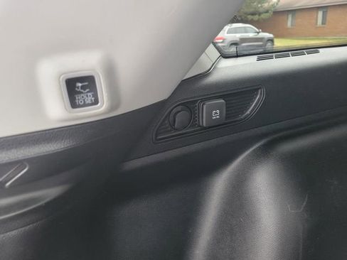 Used 2023 Jeep Grand Cherokee Limited image 28