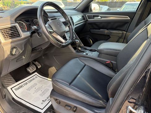 Used 2020 Volkswagen Atlas Cross Sport SE w/ Panoramic Sunroof Package image 9