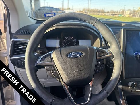 Used 2022 Ford Edge Titanium image 9