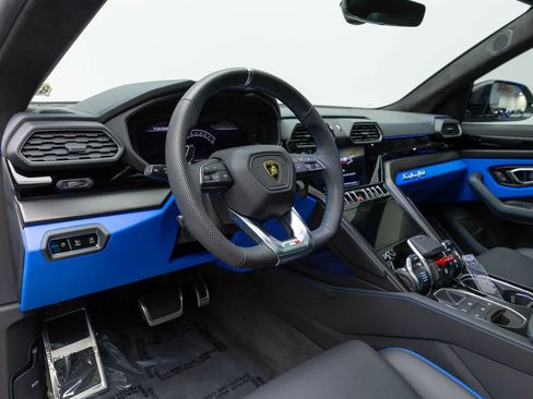 Used 2024 Lamborghini Urus S AWD/4WD image 2