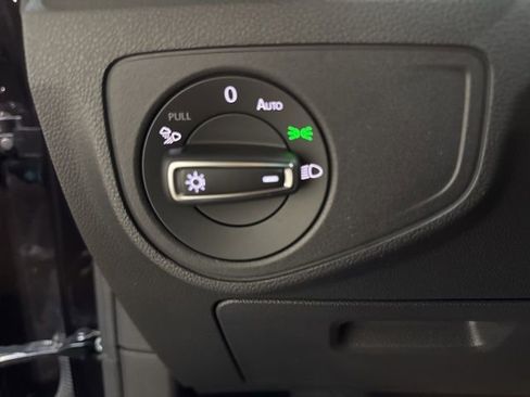 Certified 2021 Volkswagen Atlas SE image 18