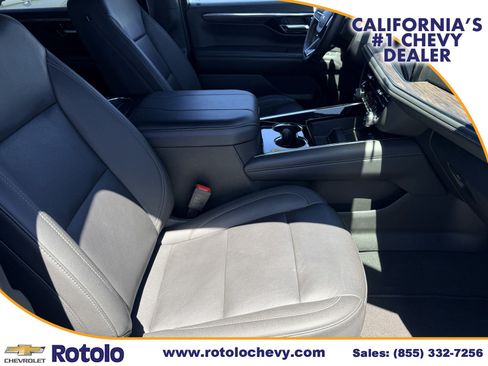 Used 2025 Chevrolet Suburban Z71 AWD/4WD image 8