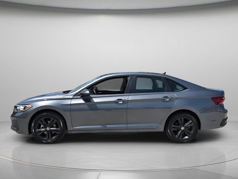 Used 2023 Volkswagen Jetta SE w/ Panoramic Sunroof Package FWD image 3