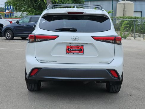 Used 2023 Toyota Highlander Limited FWD image 4