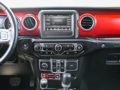 Used 2018 Jeep Wrangler Unlimited Rubicon AWD/4WD image 3