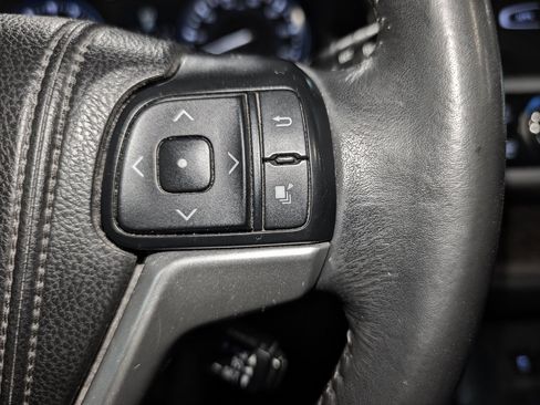 Used 2015 Toyota Highlander XLE image 50