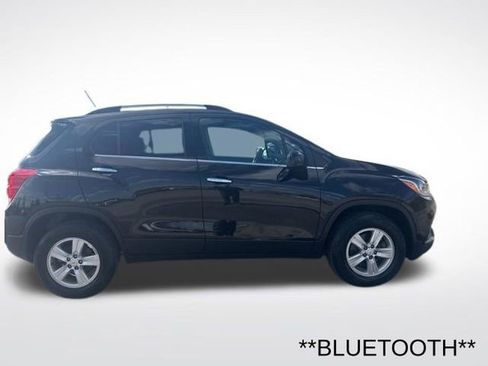 Used 2020 Chevrolet Trax LT w/ LT Convenience Package image 6