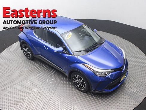 Used 2021 Toyota C-HR XLE FWD image 3