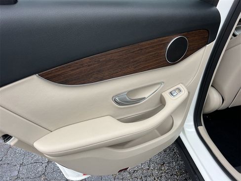 Used 2022 Mercedes-Benz GLC 300 4MATIC image 18