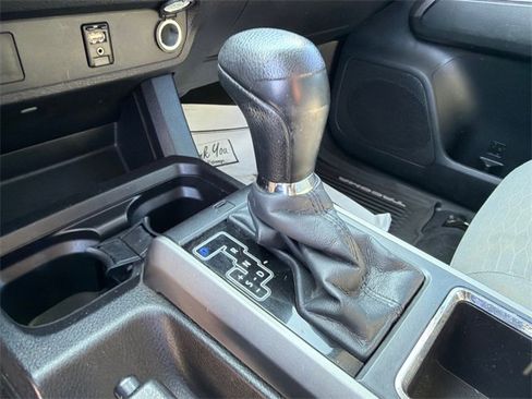 Used 2016 Toyota Tacoma SR5 w/ SR5 Appearance Package (SN) image 30