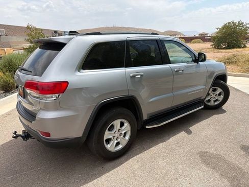 Used 2016 Jeep Grand Cherokee Laredo w/ Quick Order Package 23E AWD/4WD image 5