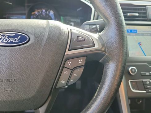 Used 2020 Ford Fusion SE image 18