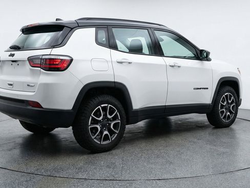Used 2025 Jeep Compass Trailhawk w/ Trailer Tow Group AWD/4WD image 9
