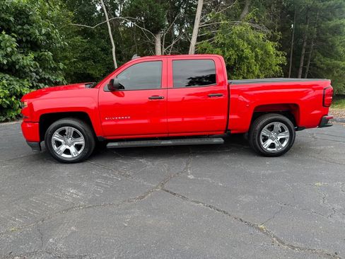 Used 2018 Chevrolet Silverado 1500 Custom w/ Custom Value Package RWD image 2