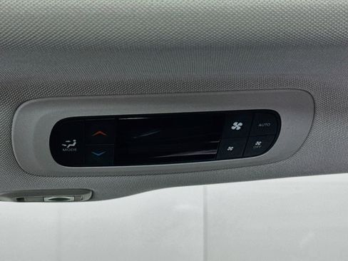 Used 2022 Chrysler Pacifica Limited FWD image 27