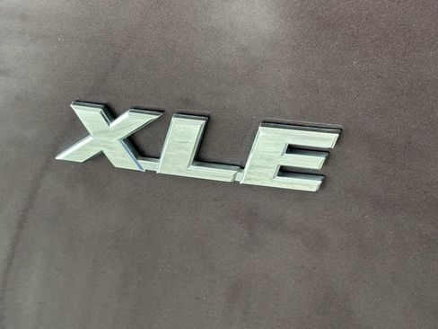 Used 2018 Toyota RAV4 XLE image 9