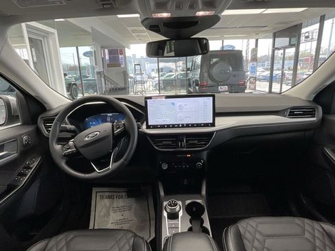 Used 2023 Ford Escape Platinum w/ Premium Technology Package AWD/4WD image 17