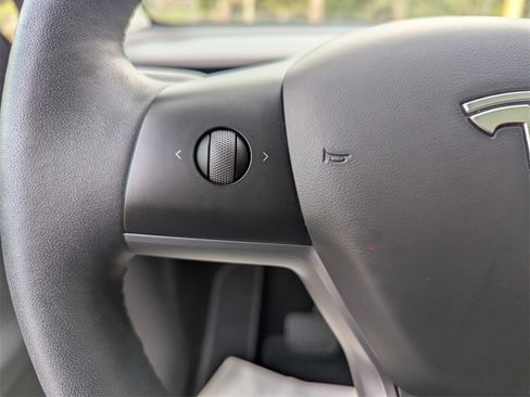 Used 2023 Tesla Model Y Long Range image 30