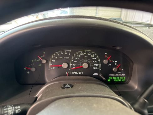 Used 2004 Ford Expedition XLT image 22