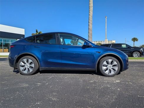 Used 2023 Tesla Model Y Long Range image 3