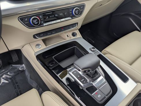 Certified 2025 Audi Q5 2.0T Premium w/ Convenience Plus Package image 30