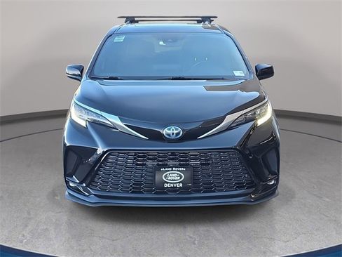 Used 2022 Toyota Sienna XSE image 3
