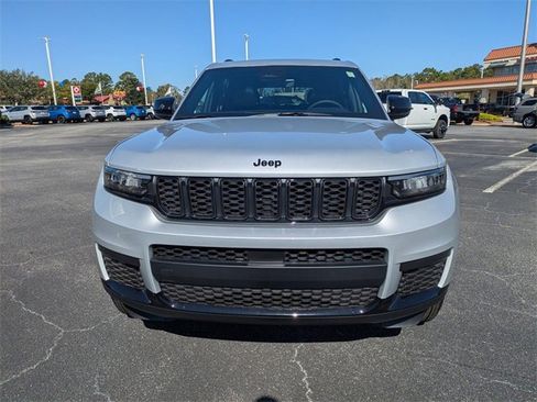 New 2025 Jeep Grand Cherokee L Altitude image 9