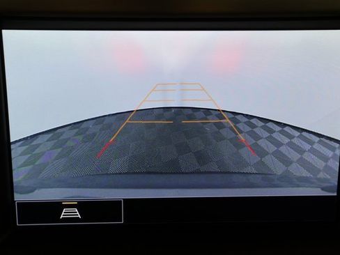 Used 2023 GMC Acadia SLT w/ Elevation Edition image 18