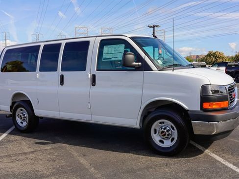 Used 2025 GMC Savana 3500 LT w/ LT Preferred Equipment Group RWD image 8