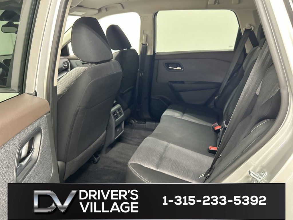 Used 2023 Nissan Rogue SV AWD/4WD image 16