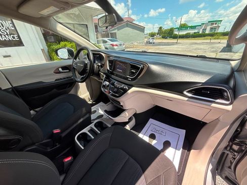 Used 2021 Chrysler Voyager LX FWD image 39