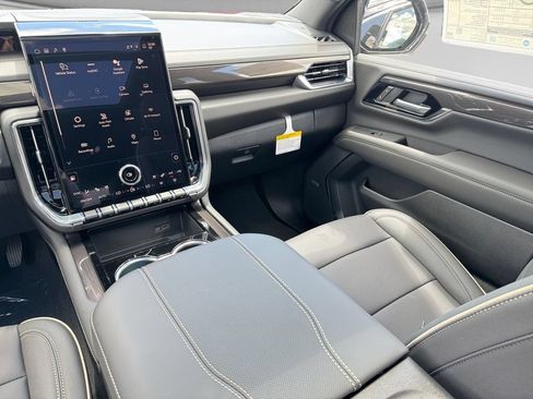 New 2026 GMC Yukon Elevation w/ Elevation Premium Package AWD/4WD image 18