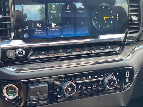 Used 2022 Chevrolet Silverado 1500 ZR2 w/ Technology Package image 13