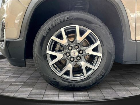 Used 2022 GMC Acadia SLT w/ Technology Package image 9